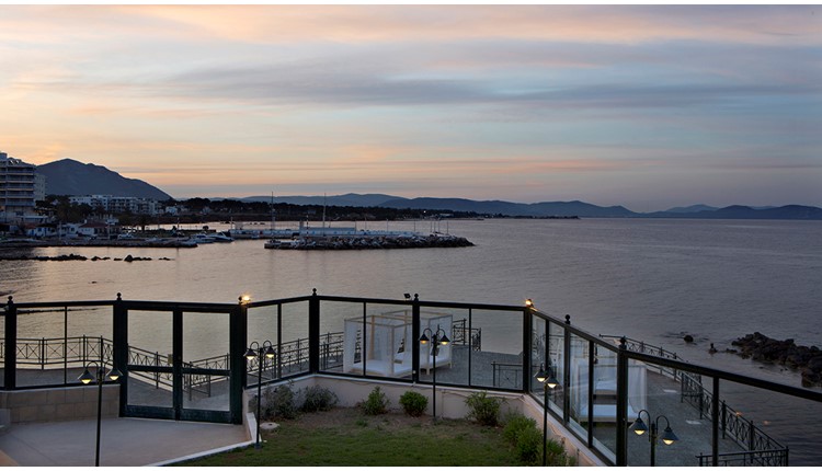 Zeus Essence Ramada Athens  (ex Ramada Athens Attica Riviera), Афины